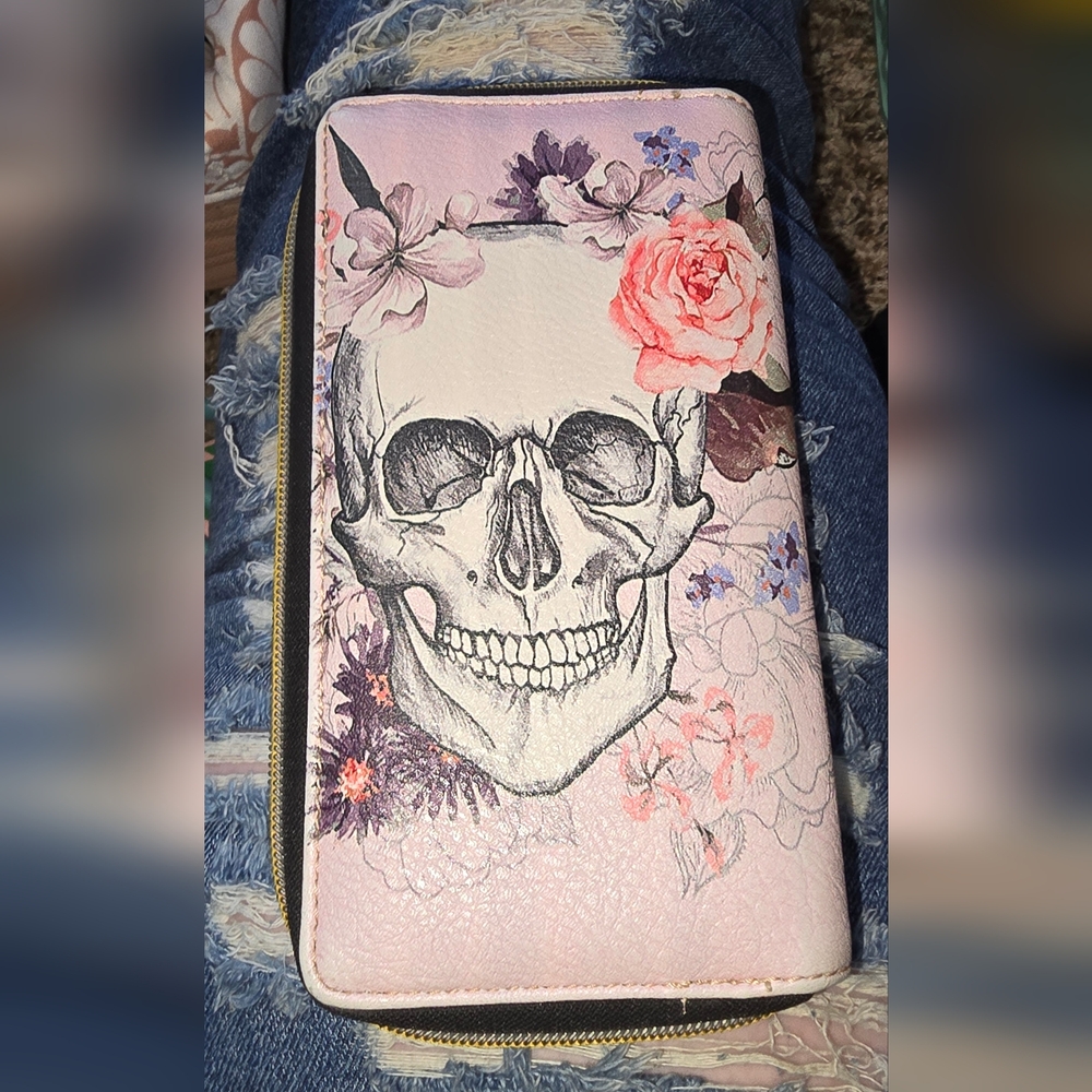 Skull & Roses Wallet - Picture 3 of 11